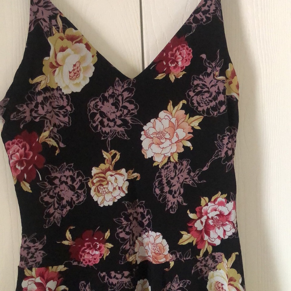Woman’s spring Easter Newport News floral Y2k Spaghetti strap stretchy dress - Picture 4 of 15